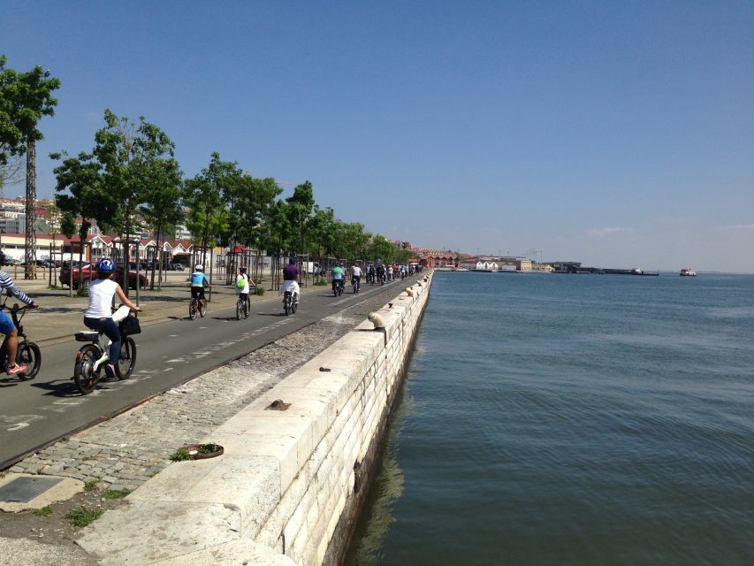 Lisbon: City Discovery E-Bike Rental With Map & Training - Directions