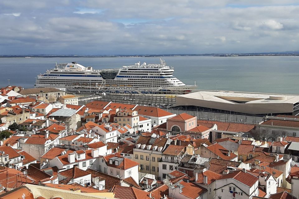 Lisbon: Historical Tuk Tour for Two - Common questions