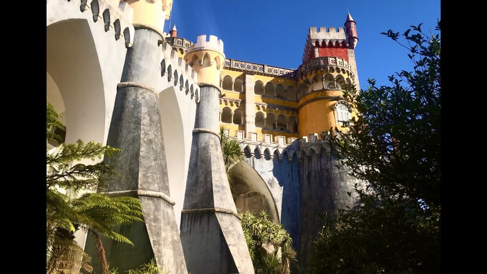 Lisbon: Pena Palace, Sintra, Cascais, and Cabo Roca Day Trip - Common questions