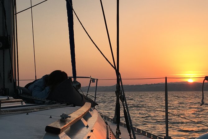 Lisbon Sunset Sailing Tour With White or Rosé Wine and Snacks - Reviews and Testimonials
