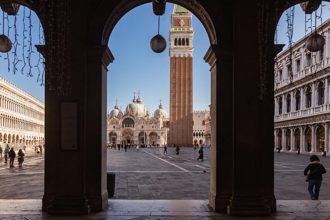Live Guided Tour: Golden Basilica, Doges Palace & Gondola Ride - Duration and Mobile Ticket Information