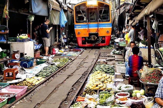 Maeklong Railway Market & Damnoensaduak Floating Market Tour (SHA Plus) - Common questions