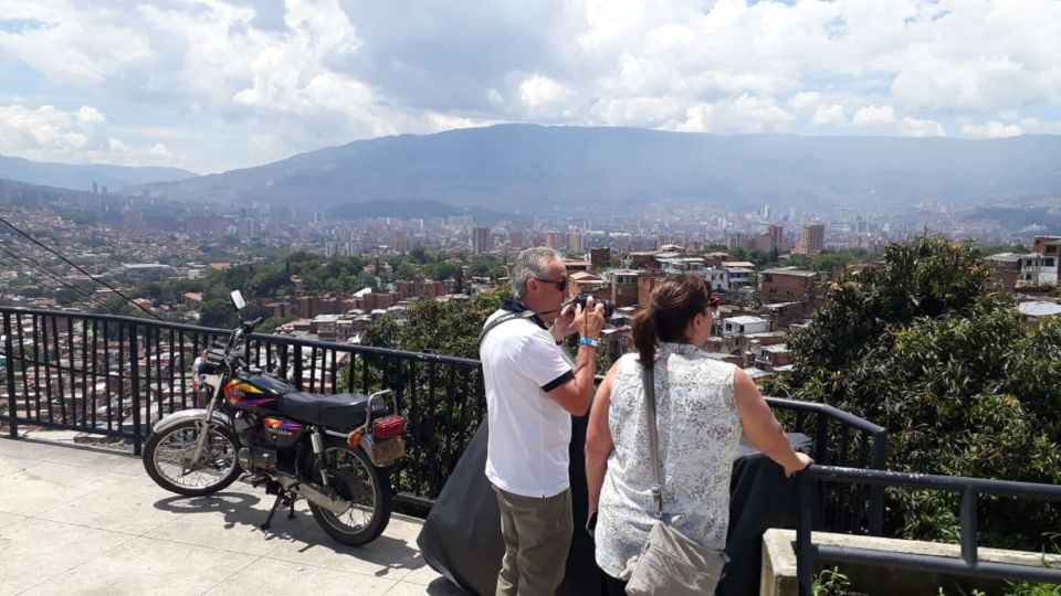 Medellin: Barrio Transformation Tour - Live Tour Guides