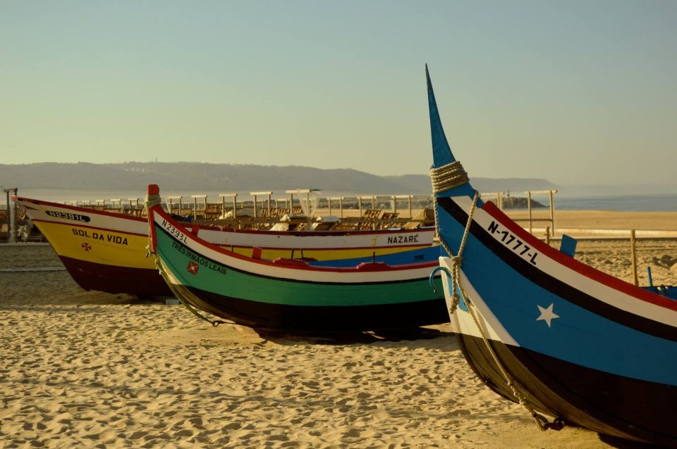 Nazaré Tour: Traditions, Legends and Big Waves - Taking in Nazarés Fishing Village