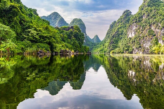 Ninh Binh Full-Day Trip: Hoa Lu - Trang An - Mua Cave - Cultural Immersion Activities