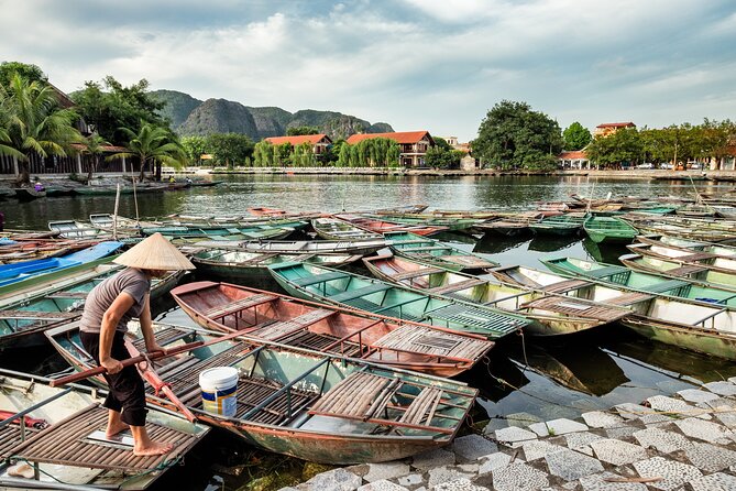 Ninh Binh Group Tour of 11 From Hanoi via Mua Cave Tam Coc Hoa Lu - Meal Inclusions