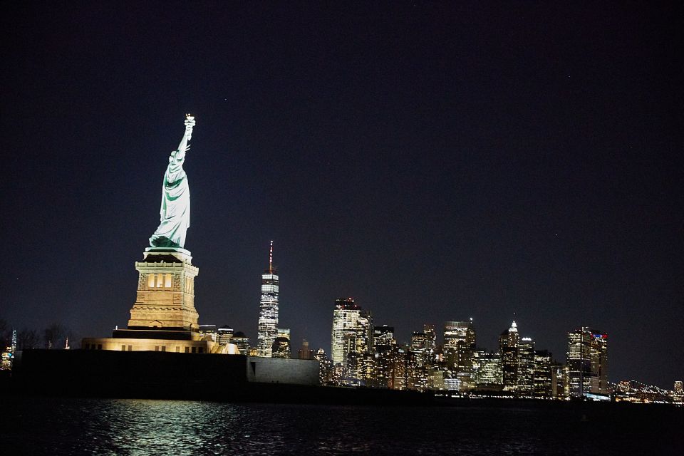 NYC: Night Holiday Lights and Cocoa Cruise - Common questions