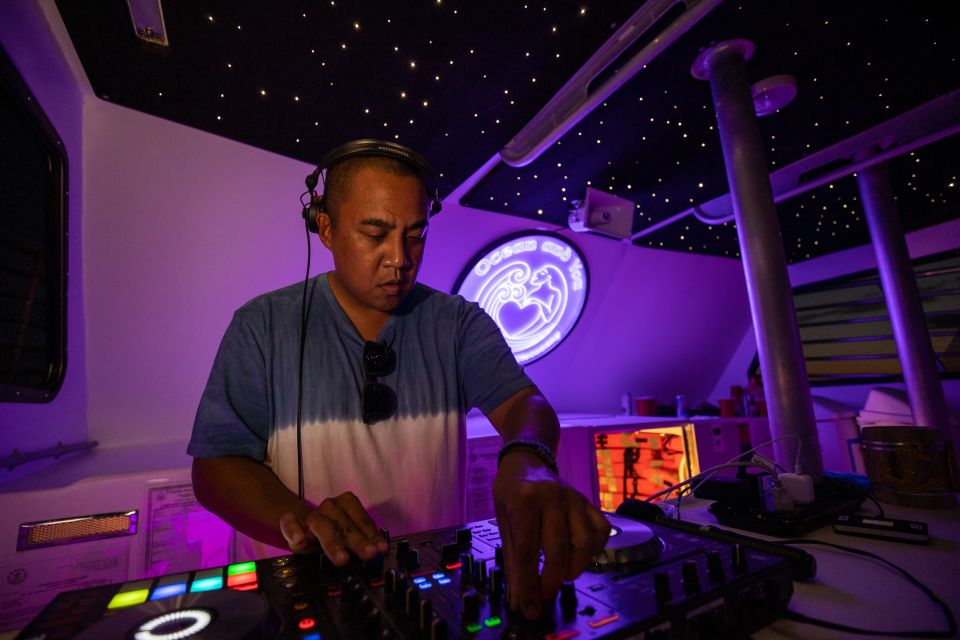 Oahu: Premium Waikiki Sunset Party Cruise With Live DJ - Safety and Amenities