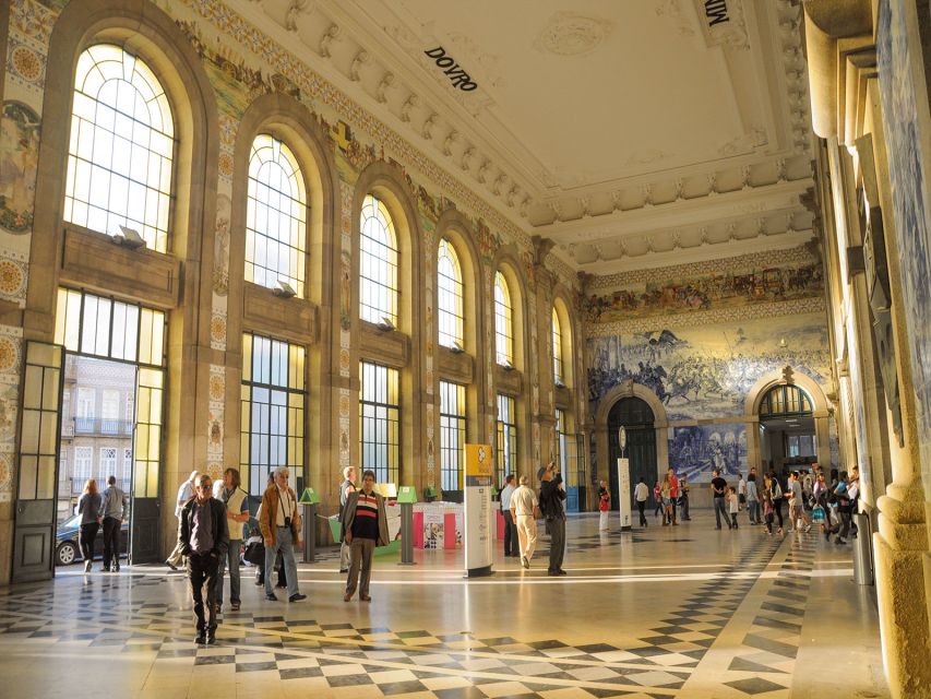 Porto: Historic E-Bike Tour With a Guide - Participant Information