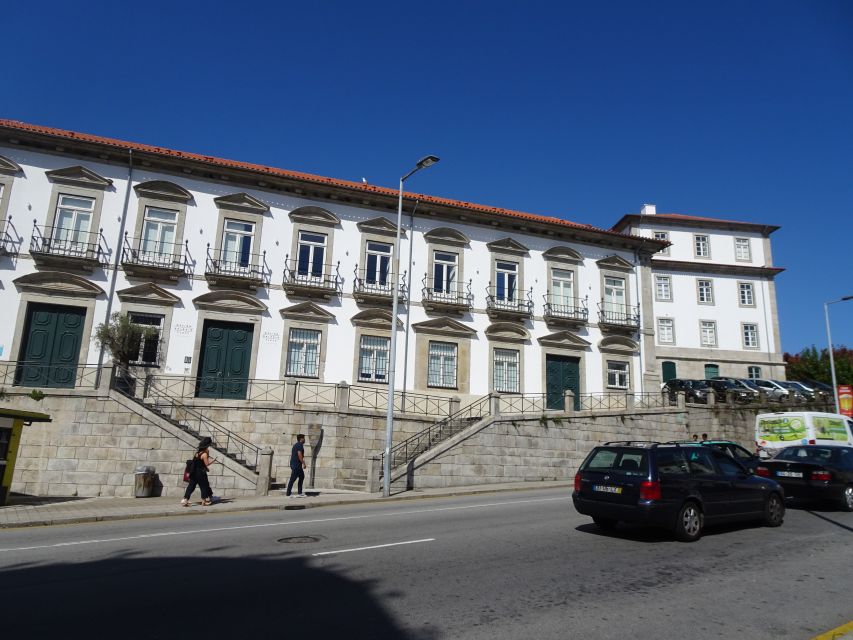 Porto Self-Guided Walking Tour and Scavenger Hunt - Common questions