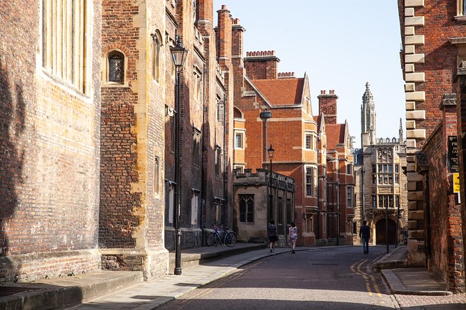 Private 2-Hour Cambridge Walking Tour With University Alumni Guide - Explore Cambridges Landmarks