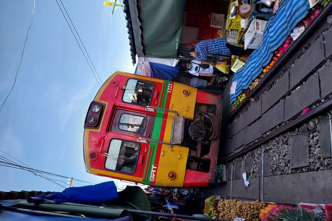 Private English Speaking Tour: Floating Markets, Railway Market, Klong Kone - Common questions