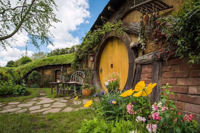 Private Luxury Tour From Auckland to Hobbiton Movie Set and Rotorua for Couples - Additional Tour Information