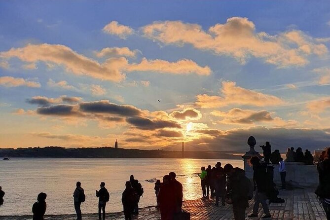 Private Sunset Sailing Tour in Lisbon With Welcome Drink - Common questions