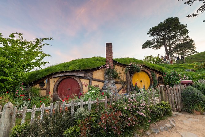 Private Tour [2 Days]: Waitomo Caves & Hobbiton Movie Set Tour - Important Reminders