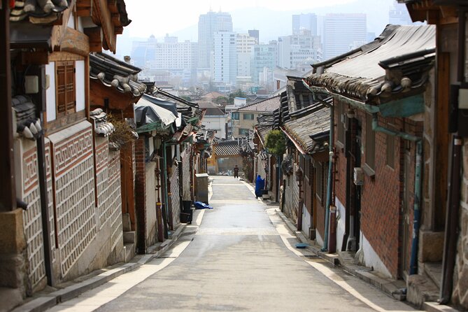[Seoul Walking Tour With Oraegage] Beyond the Hanok Door in Bukchon - Weather Contingency and Refund Policy