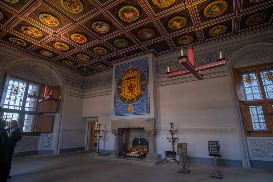 Stirling Castle: Skip-the-Line Guided Tour in Spanish - Meeting Point