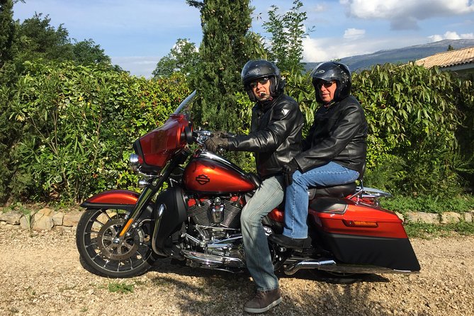 Stroll on a Harley Davidson, Full Day Passenger Duet With Your Guide - Common questions