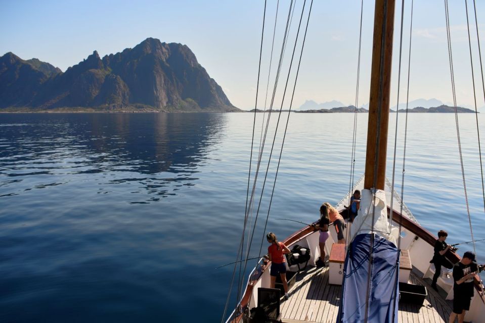 Svolvær: Lofoten Islands Fishing Day Trip & Cruise W/ Lunch - Live Tour Guide Availability