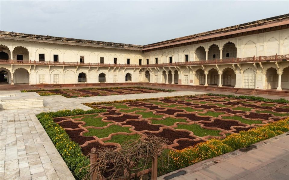 Taj Mahal & Agra Fort Tour With Local Art - Common questions