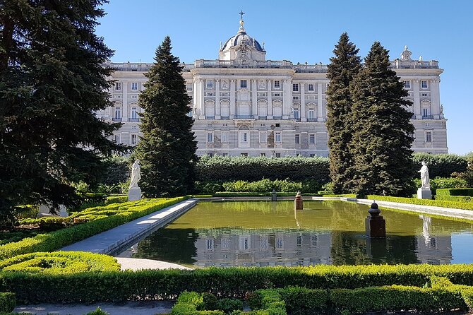 Tour of the Royal Gardens and Royal Palace of Madrid - Common questions