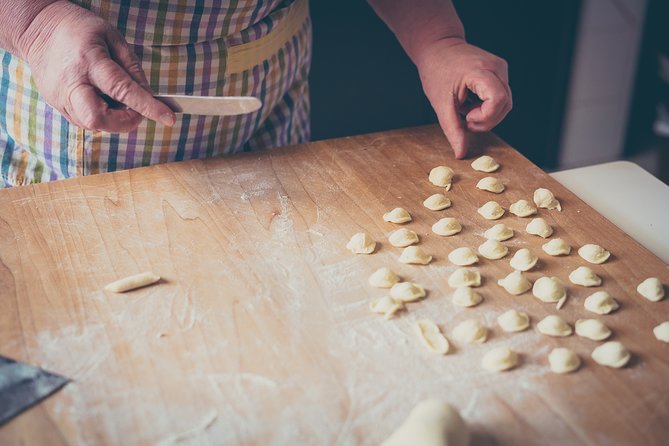 Traditional Home Cooking Experience in Modena - Background