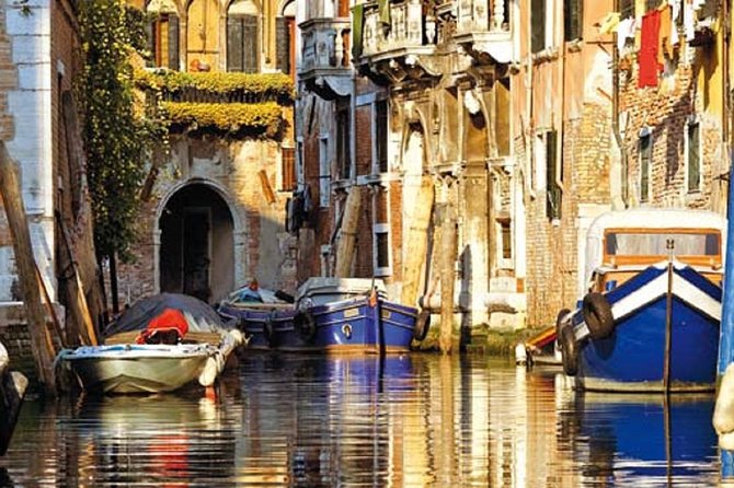 Venice From Rome: Enjoy a Day Tour by Fast Train, Small Group - Tour Guide and Experience