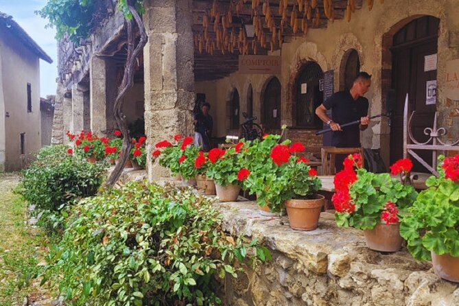 Visit Shows Medieval Immersion in Pérouges - Souvenir Shopping