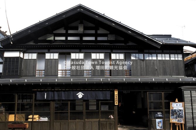 Walking Tour of Wealthy Merchants Storehouses in Akita - Local Cuisine Experience