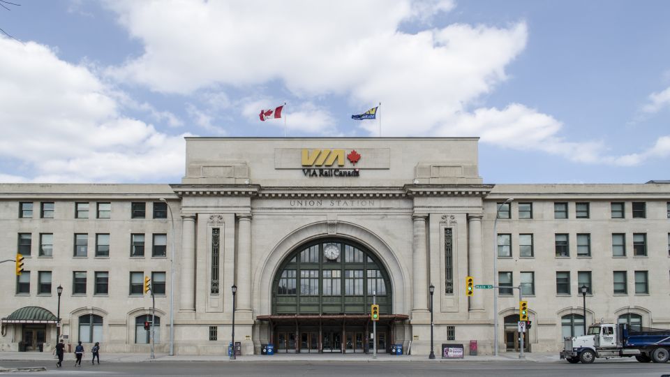 Winnipeg: Wealthy Beginnings Audio Walking Tour - Architectural Marvels