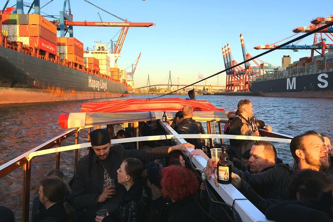 2 HOURS ENGLISH PRIVATE BOAT TOUR Through the Port of Hamburg - Common questions