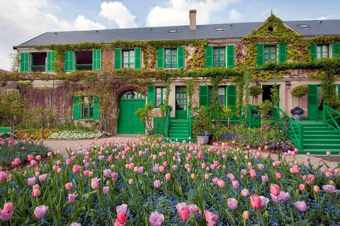 8 – Hour Full Day Tour in Giverny and Paris