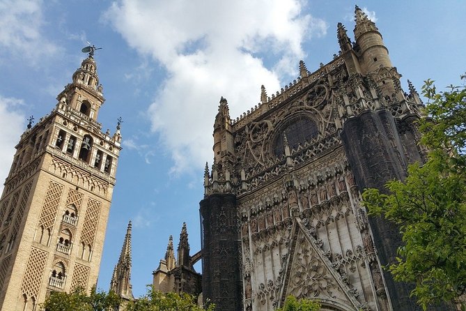 Alcazar, Cathedral, and Giralda Santa Cruz - Common questions