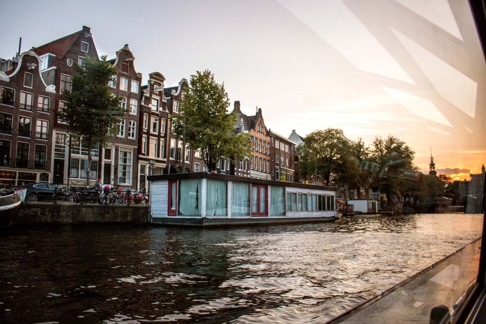 Amsterdam: Evening Canal Cruise With Pizza and Drinks - Common questions