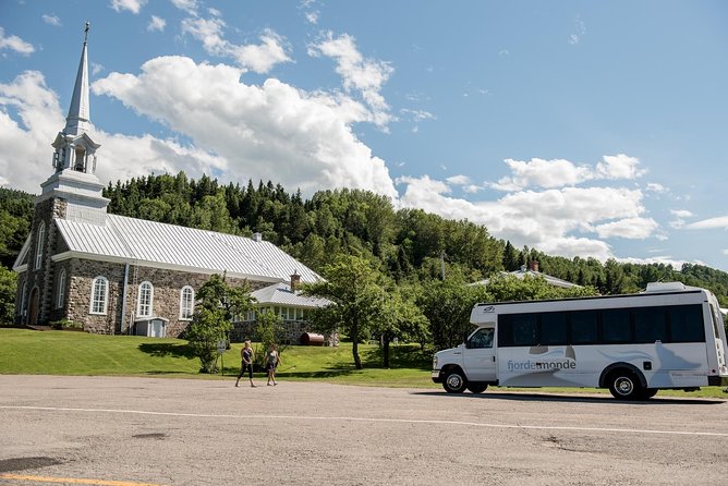 BACK COUNTRY OF THE FJORD AND THE NATIONAL PARK - Saguenay Guided Tours - Common questions