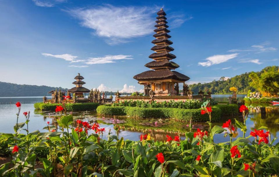 Bali: Best of Ulun Danu Bratan and Tanah Lot Temple Tour - Tanah Lot Temple Sunset View