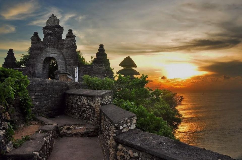 Bali : Tanah Lot, Padang-Padang & Sunset Uluwatu Temple - Common questions