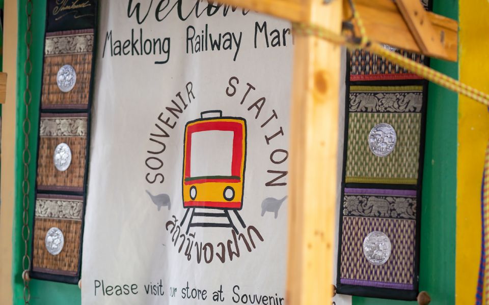 Bangkok: Damnoen Saduak and Maeklong Railway Market Bus Tour - Last Words