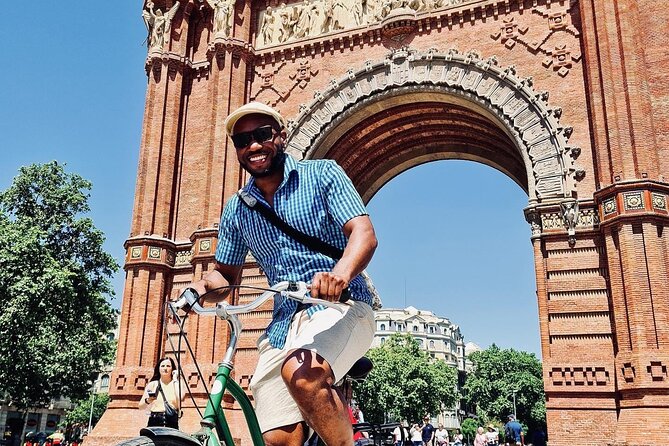 Barcelona Sightseeing by Bike With Photo Shooting and Tapas - Common questions