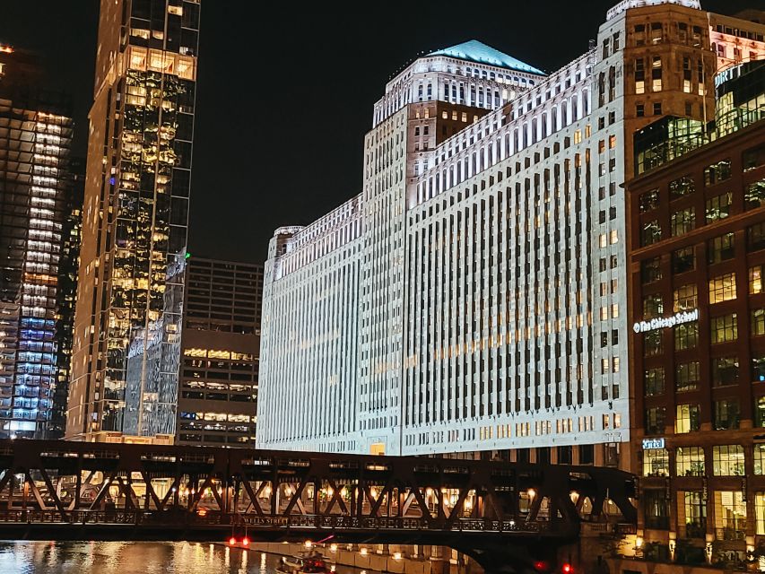 Chicago: Fireworks Cruise With Lake or River Viewing Options - Onboard Amenities