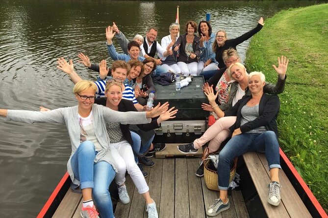 De Rijp Private Boat Tour With Drinks, Cheese and Snacks