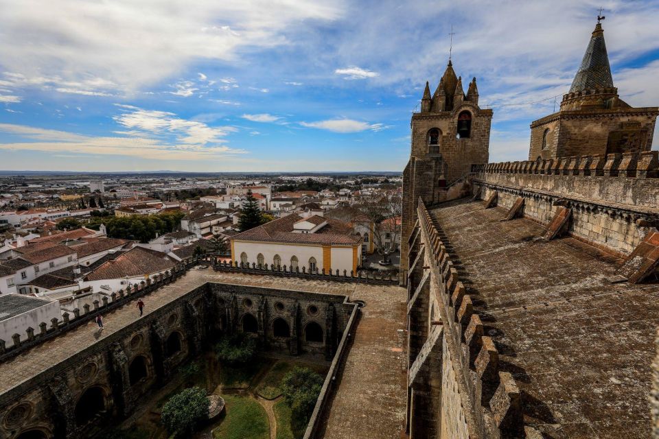 From Lisbon: Évora Tour With Wine Tasting Included - Tour Itinerary and City Exploration