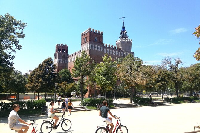 Guided Tour Ciutadella Park Nature, Triumphal Arch and Gaudí in Barcelona. - Important Reminders