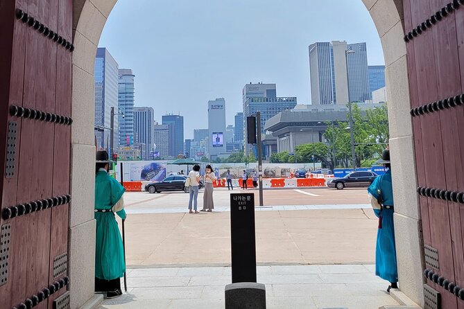 Gyeongbokgung Palace and Seoul Highlights (Small Group) - Common questions