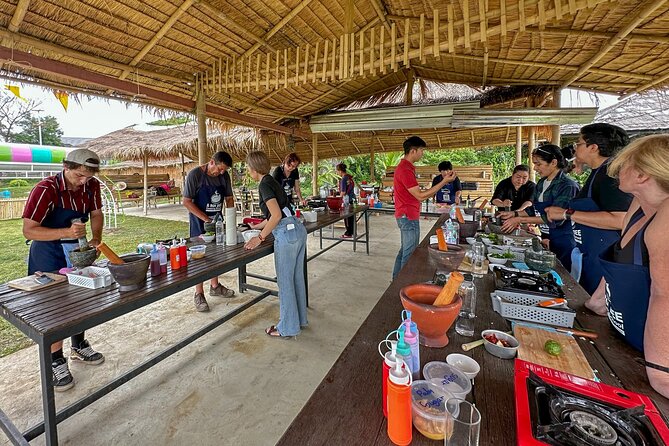 Half-Day Thai CookingClass at A Roi Dee Organic Farm in ChiangMai - Common questions