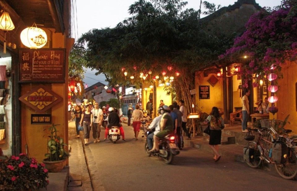 Hoi An: Night Food Tasting Tour - Tour Guide Information