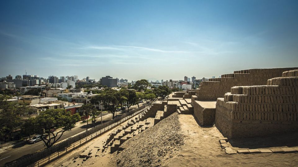 Lima: Panoramic Private Tour - Romantic Ambiance at Love Park