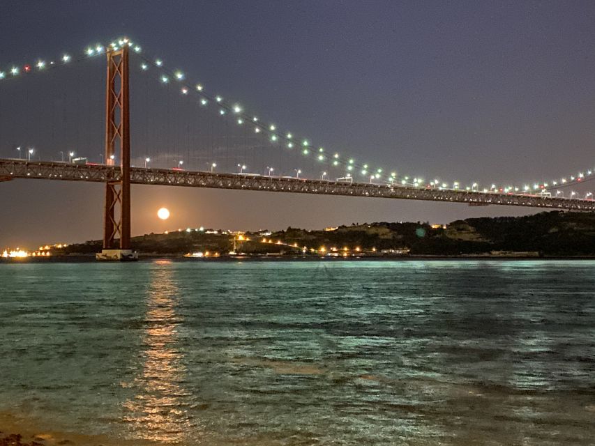 Lisbon: Luxury Sailboat Cruise at Night - Common questions