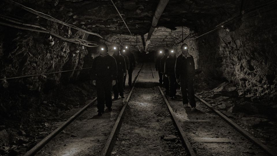 Longyearbyen: Historic Coal Mine Tour at Gruve 3 - Common questions