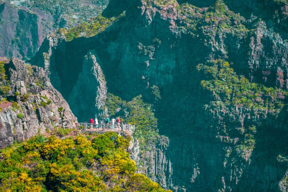 Madeira: Pico Do Areeiro, Santana & Machicosgoldenbeach - Common questions